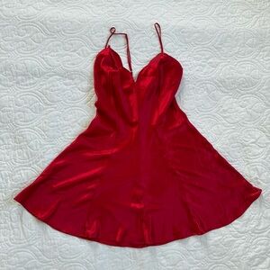 Frederick's of Hollywood Vibrant Red Satin Scallop Neck Slip Lingerie WM's L EUC